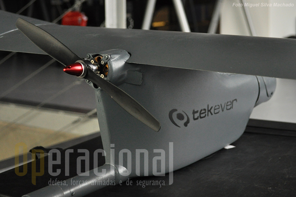 O siatema de propulsão dos mini e micro-UAV da Tekever tem sistema de propulsão eléctrico.
