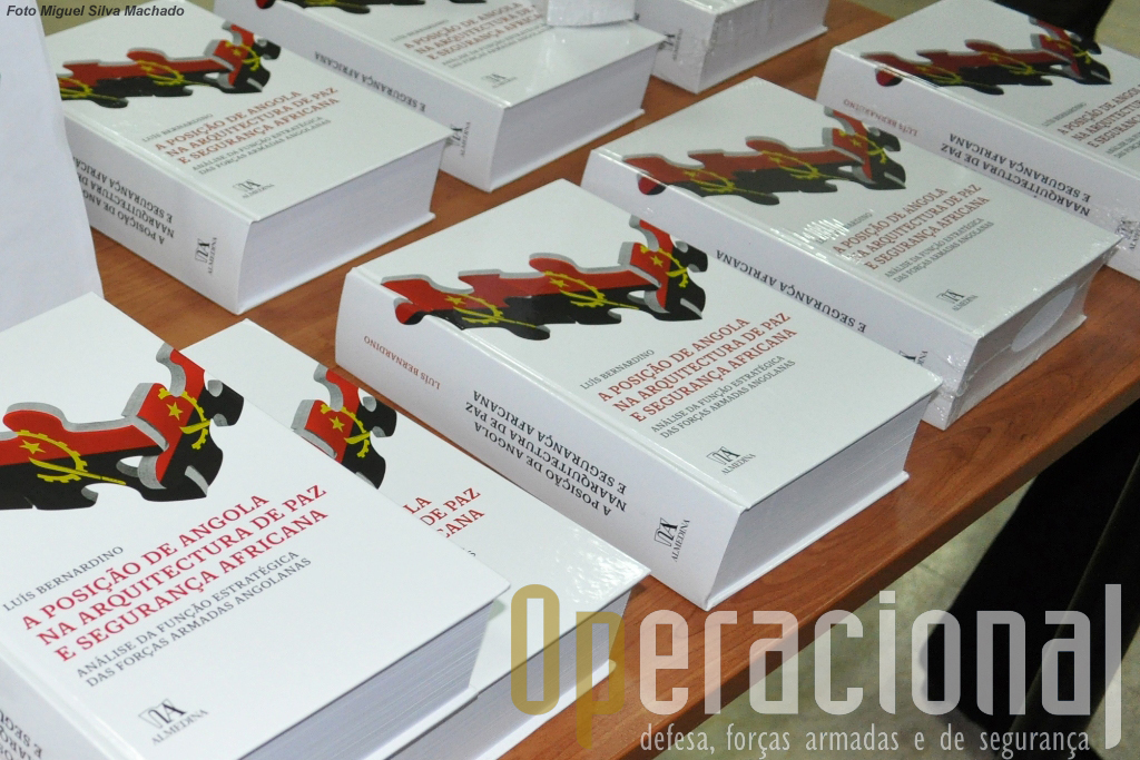 Edição Almedina, ISBN 978-972-40-5000-3, Coimbra, Março de 2013