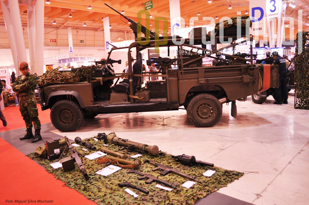 Os "Comandos" apresentaram a sua viatura Land Rover Defender 130, e algum (pouco) armamento individual e colectivo em uso no Exército Português.