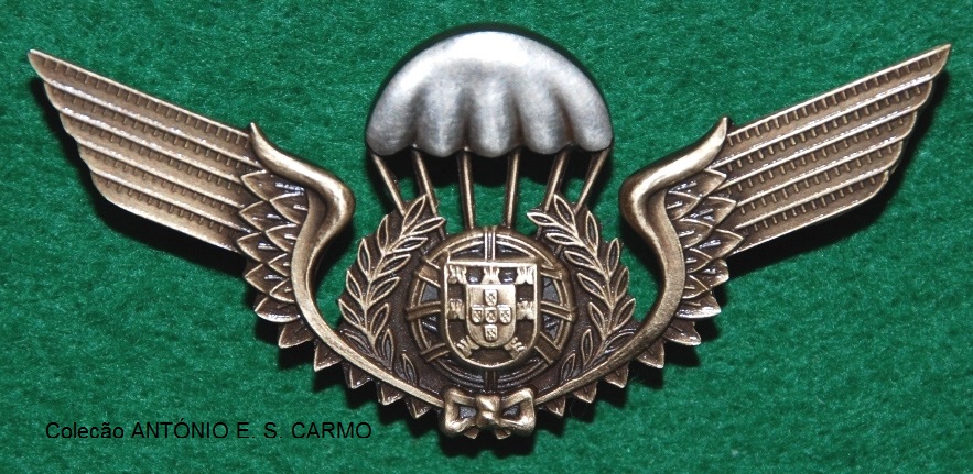 Distintivo de qualificação paraquedista português (versão em metal)