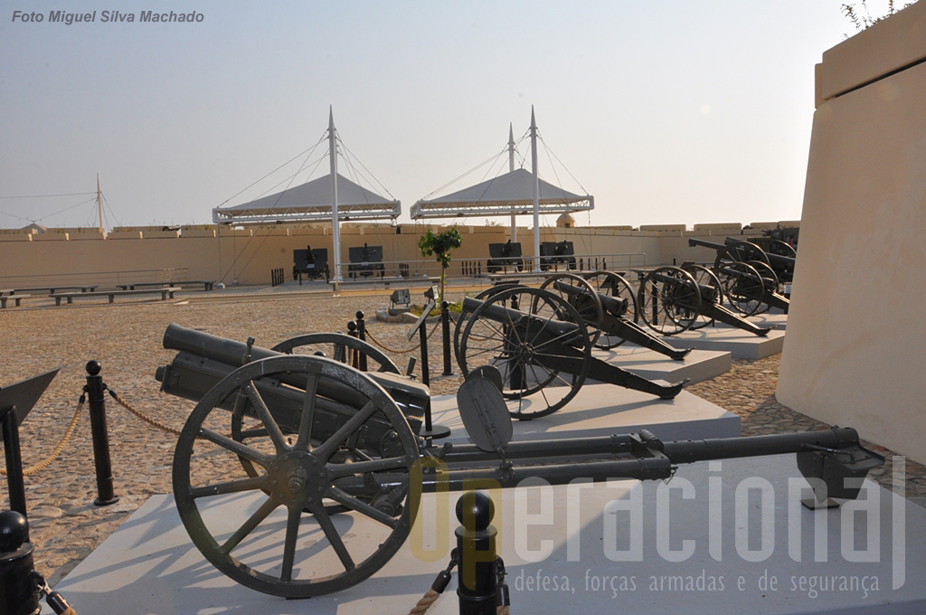 O museu tem uma rica colecção de peças de artilharia de vários calibres e épocas, a maioria de origem portuguesa.