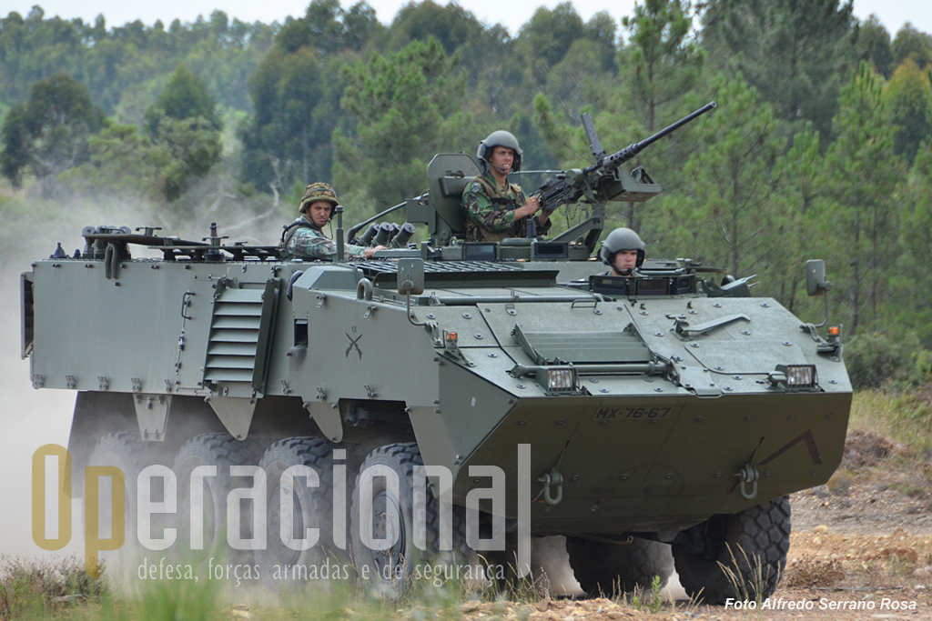 As Pandur II chegaram ao Exército Português em 2007, estando hoje atribuídas à Brigada de Intervenção, sua utilizadora principal. Em 2013 começaram a ser usadas no Kosovo.