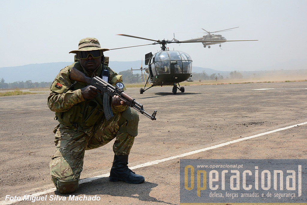 Os comandos e operações especiais da Direcção das Forças Especiais, são grandes utilizadores dos helicópteros Al III e MI 17 do Regimento Aéreo de Helicópteros da Força Aérea Nacional.