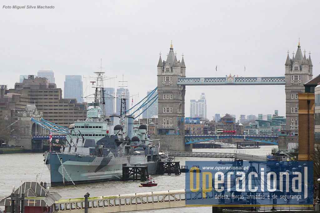 O navio foi colocado num dos locais mais visitados de Londres, junto à Tower Bridge e à Tower Of London. 