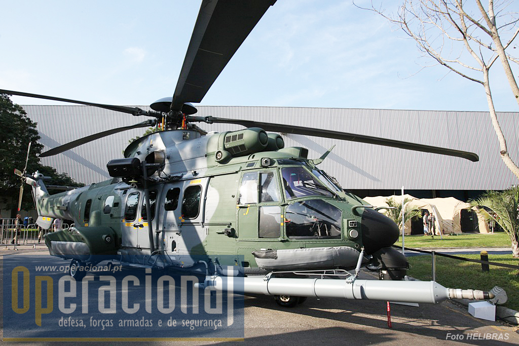 O H225M Caracal da Força Aérea Brasileira, primeiro helicóptero brasileiro com capacidade para realizar reabastecimento em voo. São montados no Brasil pelo consórcio Airbus Helicopters e pela HELIBRAS. Serão recebidos 50, 16 para cada ramo das Forças Armadas e 2 para a Presidência da República.