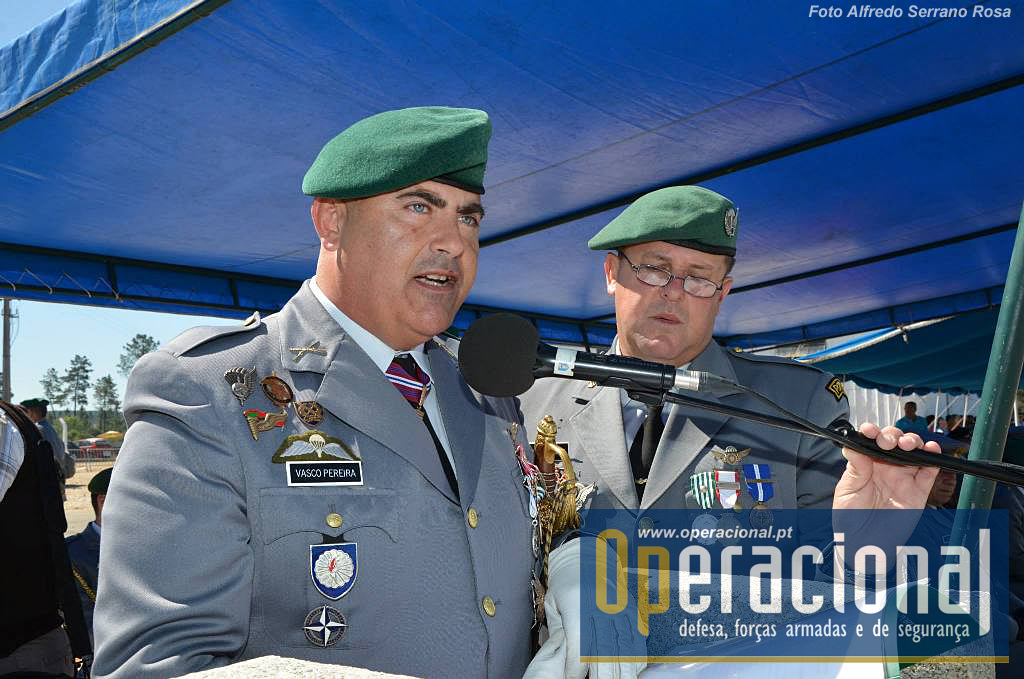 O comandante da ETP, Coronel de Infantaria Pára-quedista Vasco Pereira, proferindo o seu discurso de balanço do trabalho realizado na unidades no últimos 12 meses.