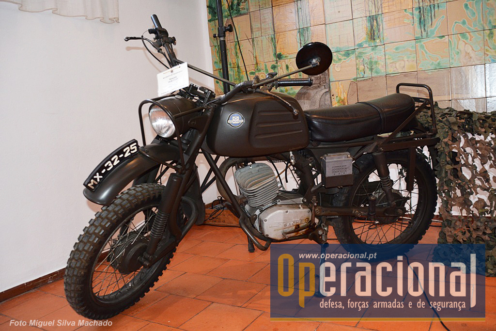 Nos anos 80 do século XX as Forças Armadas Portuguesas receberam muitas viaturas da chamada "ajuda Alemã", entre as quais estes motociclos "Hércules - Sach K125"