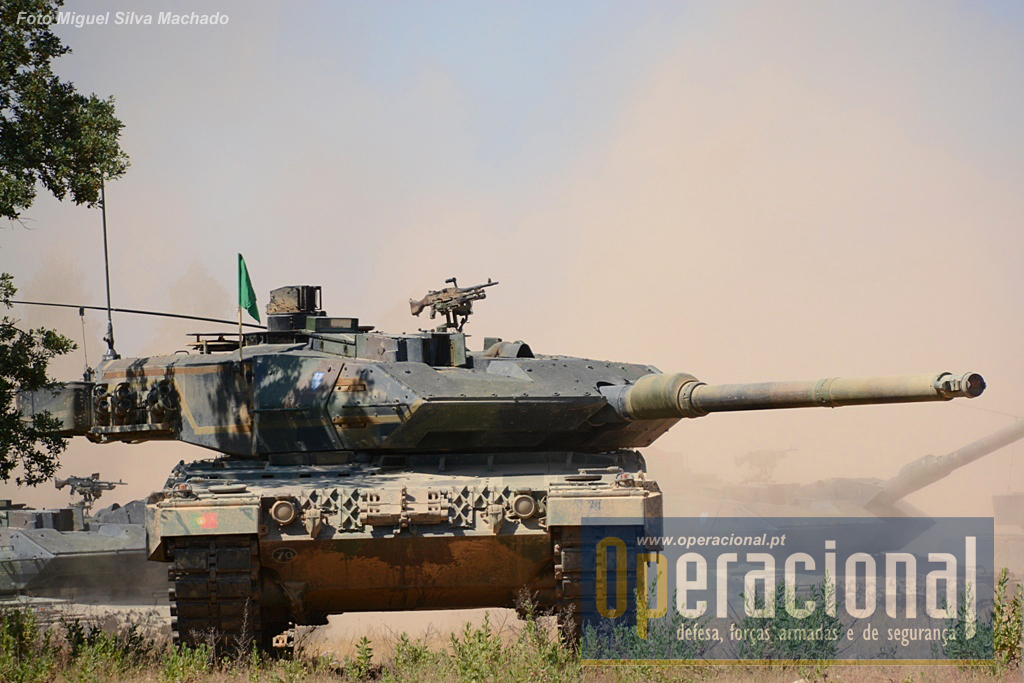 Leopard 2A6, chegaram ao Exército Português nos finais de 2009 mas várias limitações, nomeadamente de ordem logística, atrasaram o desenvolvimento da sua capacidade operacional durante mais tempo do que seria de esperar.