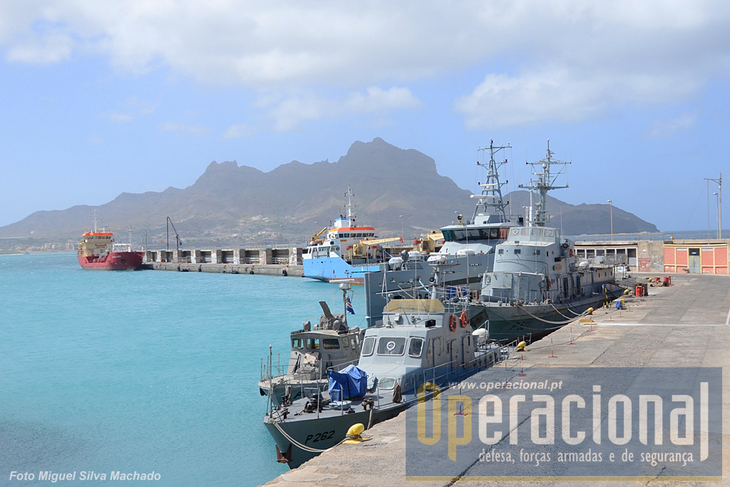 Porto do Mindelo. Alguns dos meios navais da Guarda Costeira de cabo Verde.