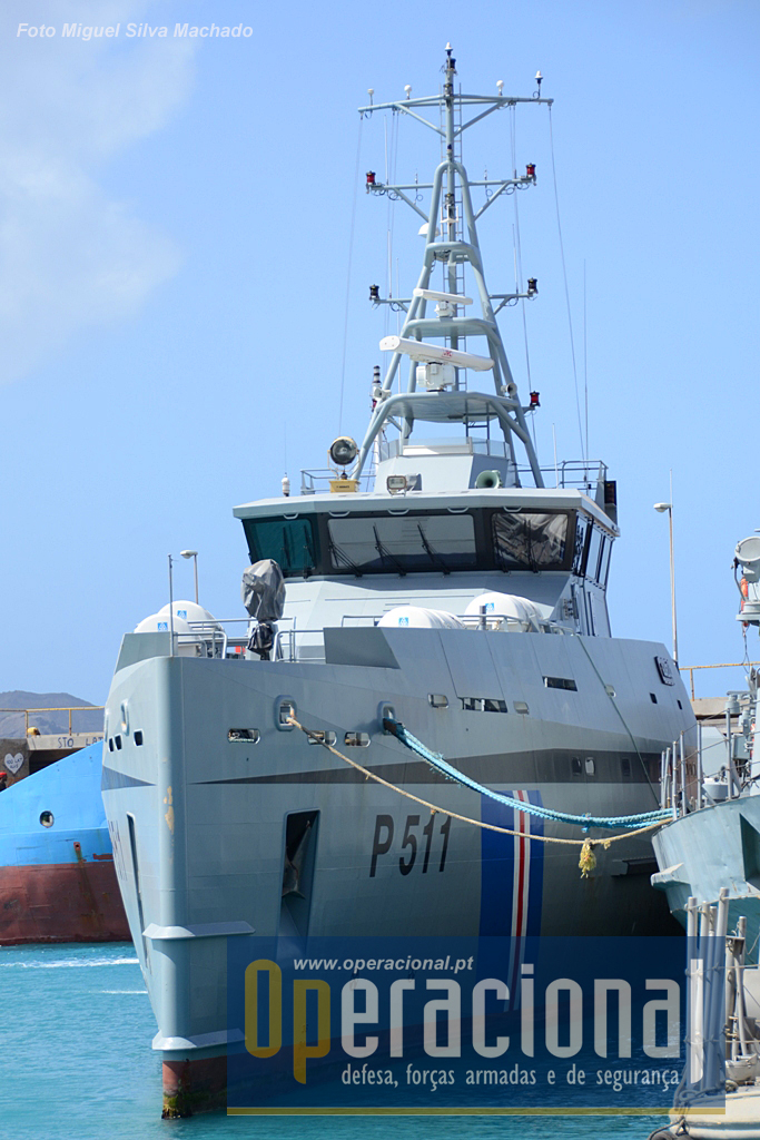 O "Guardião" atracado no porto do Mindelo.