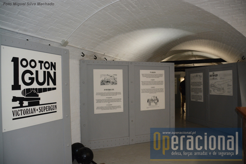 A exposição tem toda a informação disponivel sobre o canhão e a bateria, em três língua, inglês, espanhol e francês.