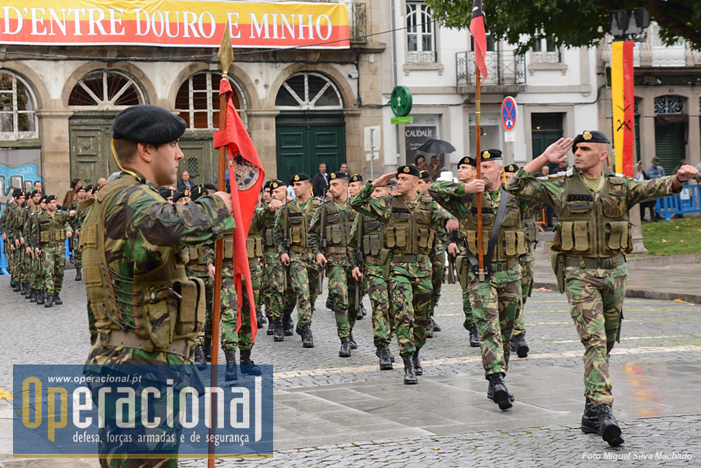 Como é tradição a cerimónia foi encerrada pelo desfile das Forças em Parada em continência à Alta Entidade.