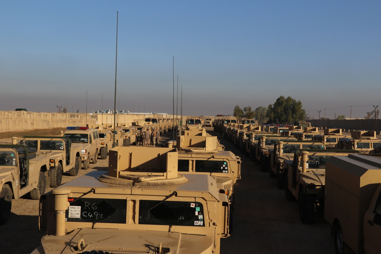 Entrega de material ao Exército Iraquiano. Equipamento não parece haver falta! (Foto EMD - Espanha)