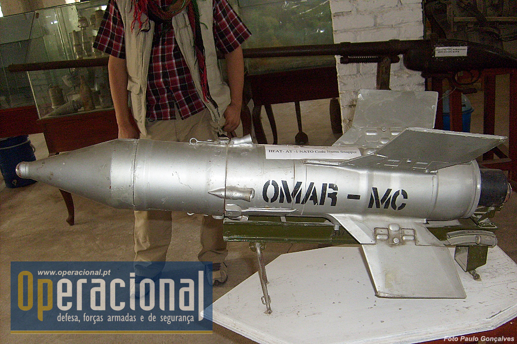 O míssil filoguiado anti-carro AT-3 "SAGGER", por sinal mal identificado no museu como AT 1 "SNAPPER".