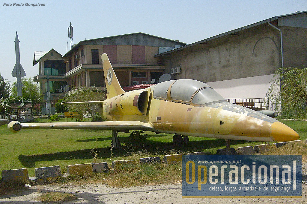 Fabricado na antiga Checoslováquia, o Aero Vodochody L-39 Albatros, foi um avião de treino que também serviu por estas paragens. Cerca de 2.800 destes aviões foram vendidos pelo fabricante para mais de 30 países. O Afeganistão terá recebido 5.