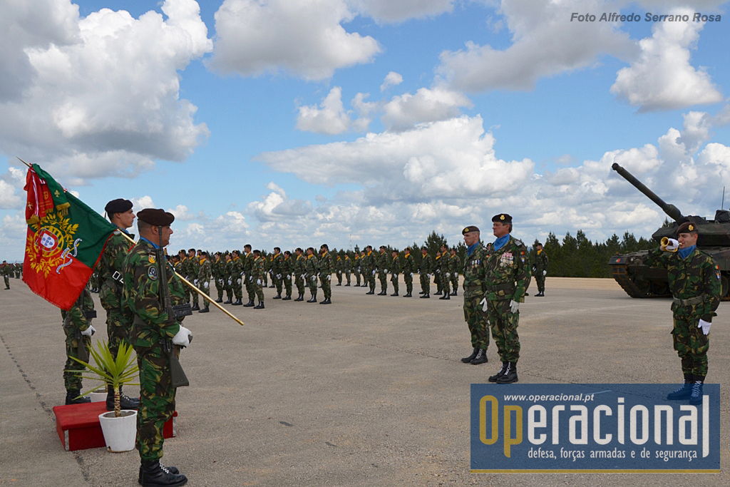 O Estandarte Nacional da BrigMec e Escolta vai receber continência das Forças em parada sob o comando no Coronel Tirocinado Eduardo Ferrão.
