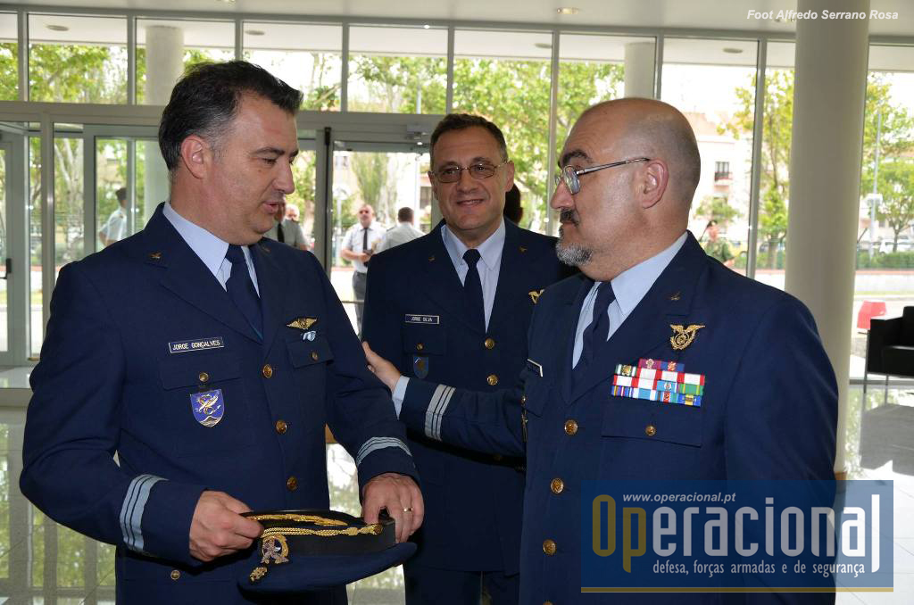 Vários oficiais da Força Aérea Portuguesa estiveram presentes.