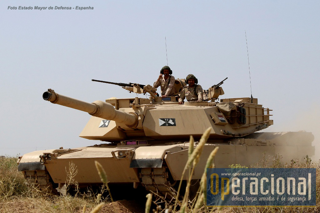 O M-1 é um dos carros de combate que o Exército do Iraque tem empregue nas suas operações contra o Daesh.