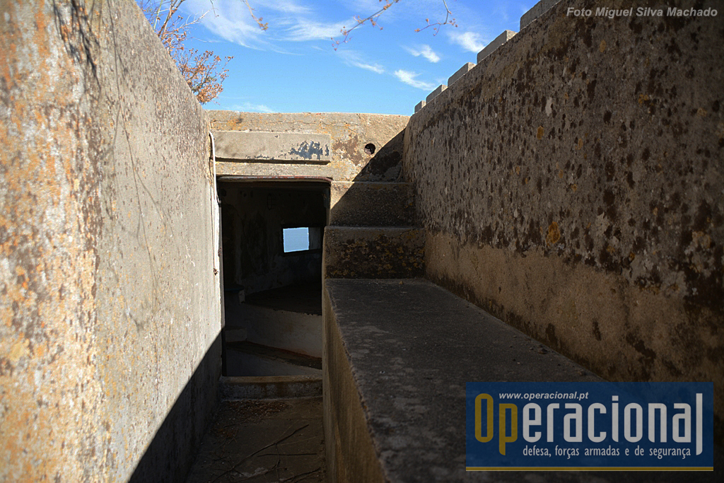 Trincheira de acesso a uma das posições fortificadas na face nascente do Forte.