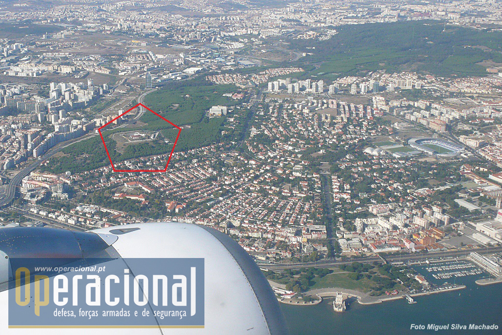 Na aproximação por via aérea a Lisboa o Forte do Alto do Duque pode ser visto. Está inserido numa área protegida o que naturalmente também potencia a sua utilização para fins científicos e lúdicos ligados à natureza.